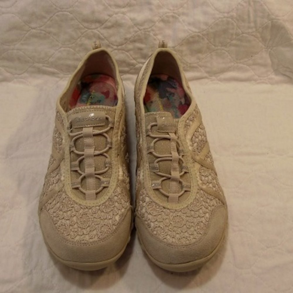 SKECHERS Relaxed Fit Breathe Easy Women's Sz 9 Nat